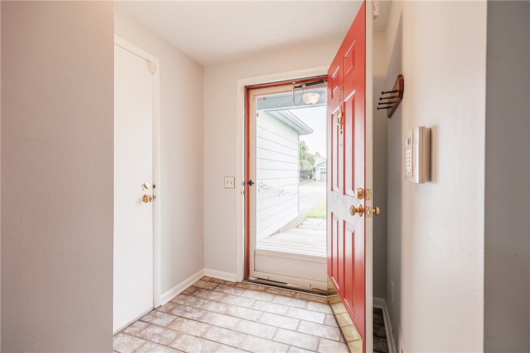 photo 3 : 23 Lone Oak Circle, Penfield NY 14526