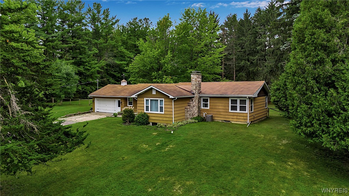 photo 1 : 1455 Center Street, Aurora NY 14052