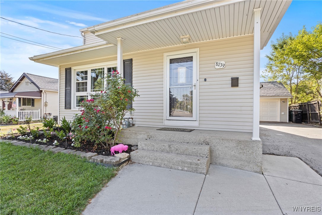photo 2 : 8739 Tuscarora Road, Niagara Falls NY 14304