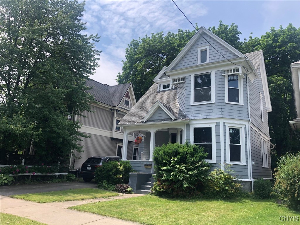 photo Bc0uOXvVZJW5OJV-ZU-SgnLFaA2Z-vhTIYFVsdaT1Y: 321 Dewitt Street, Syracuse NY 13203