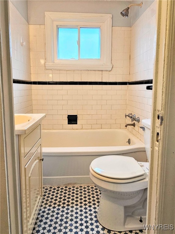 photo QeX6rsKdRf9tI8: 657 Englewood Avenue 8, Tonawanda NY 14223
