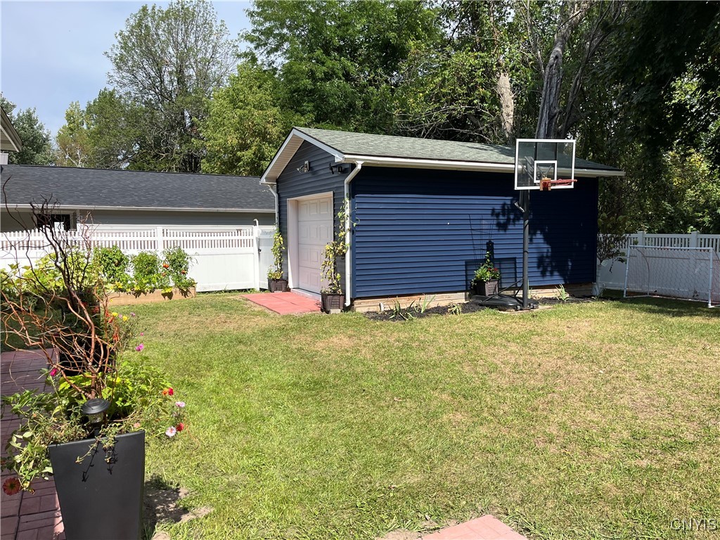 photo fa766WPTD7e395J0TzA: 209 East Main Street, Hounsfield NY 13685