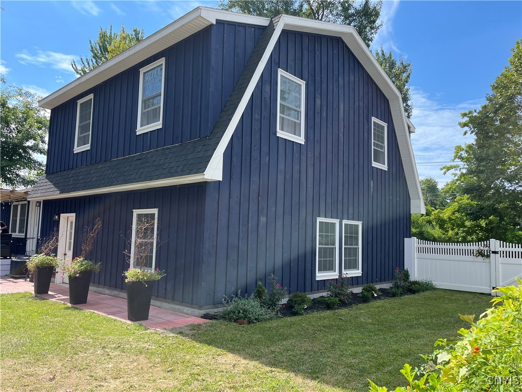 photo 4 : 209 East Main Street, Hounsfield NY 13685