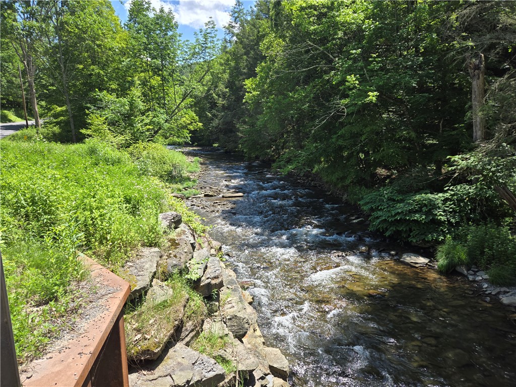 photo WmTLVp5E0g: 524 Burnwood Road, Hancock NY 13756