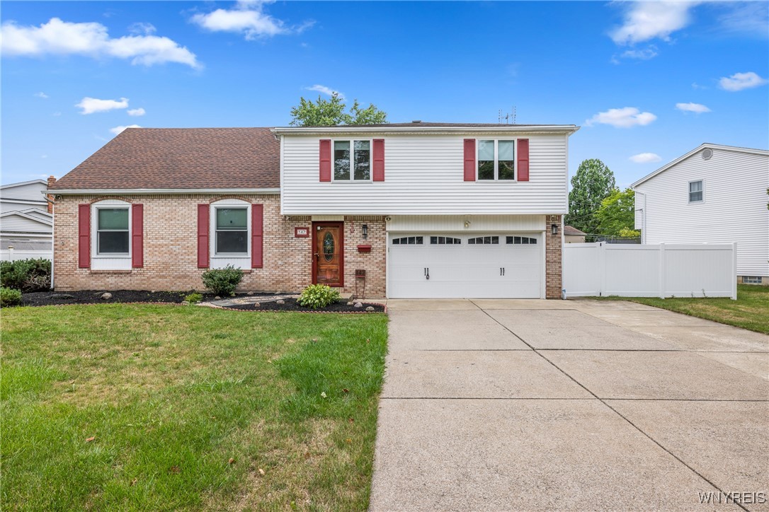 photo Vw0BnIZDzU71ybxrndP7pz12XgT4L8IIzHsWSQsI: 147 Ranch Trail West West, Amherst NY 14221