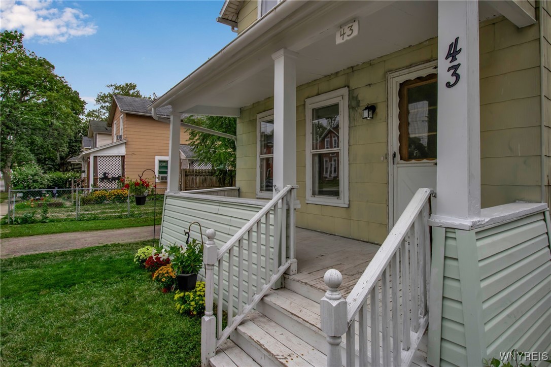 photo HctooXf9Hy0: 43 Prentice Street, Lockport City NY 14094