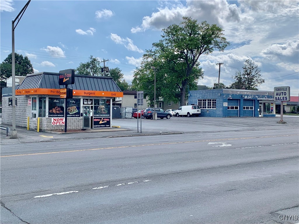 photo 0: 827-821 Oriskany Boulevard, Whitestown NY 13495