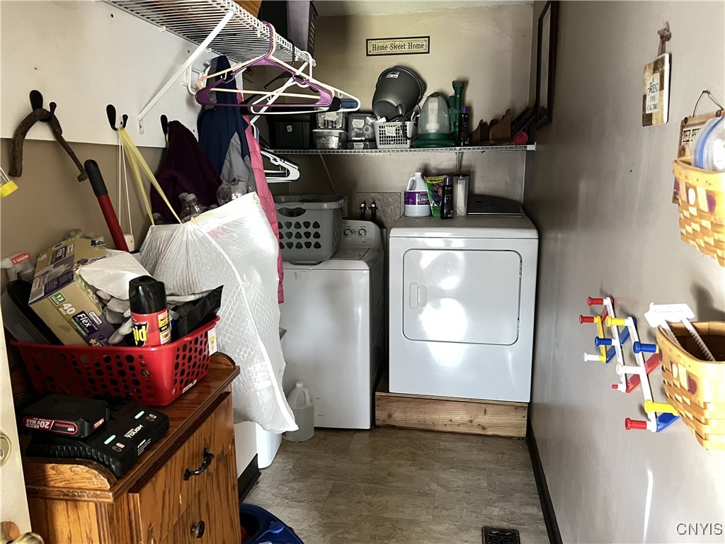 photo 4 : 5462 Bear Road, Clay NY 13212