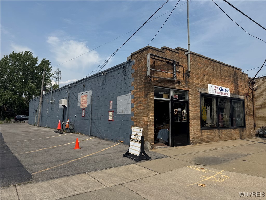 photo -JD4: 8656 Buffalo Avenue, Niagara Falls NY 14304