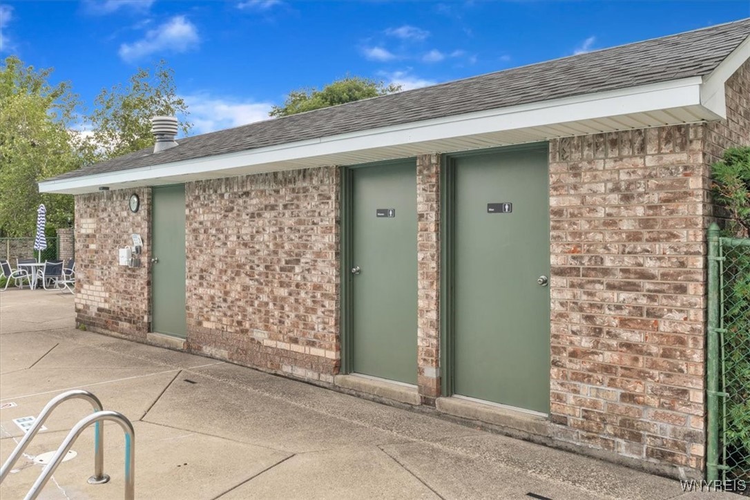 photo eQkO7E46htMl2eiu80sx1kv: 136A Foxberry Drive, Amherst NY 14068