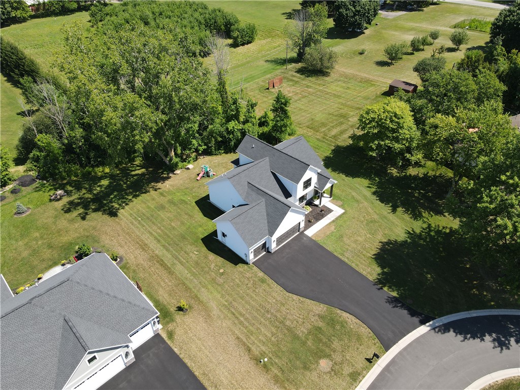photo : 5 Tall Castle Lane, Penfield NY 14526