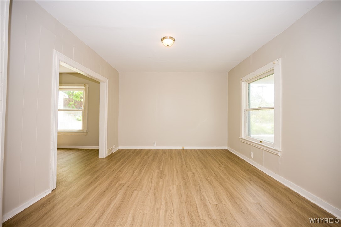 photo 2 : 1868 Niagara Avenue, Niagara Falls NY 14305