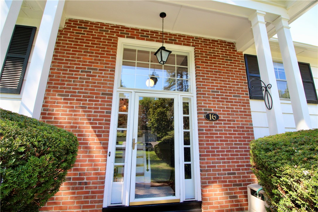 photo 2 : 16 Latchmere Court, Pittsford NY 14534