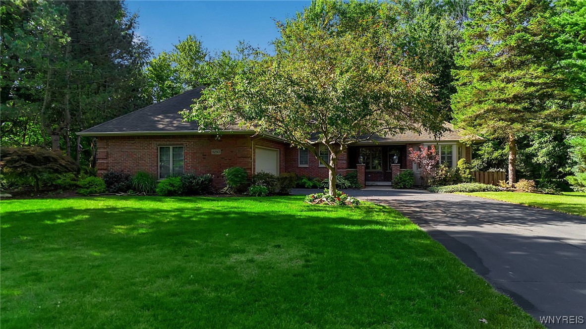 photo 4xl5bu-: 8293 Parliament Cir, Clarence NY 14051