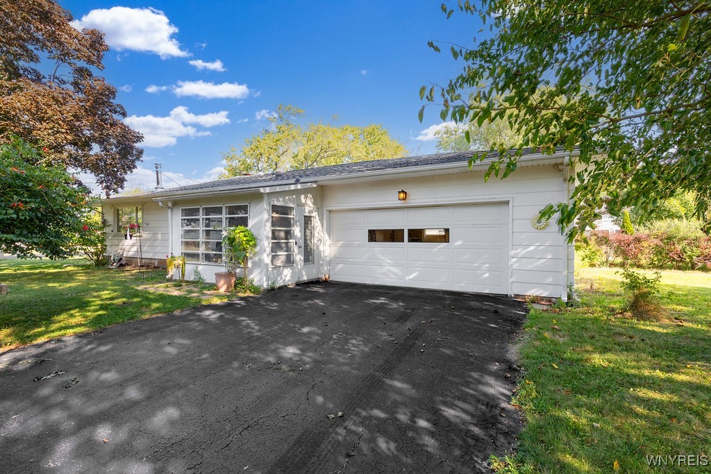 photo undefined: 3505 West River Road, Grand Island NY 14072