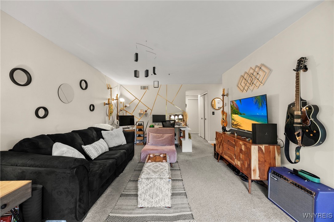 photo 4 : 12 Southcreek Court B, Amherst NY 14051