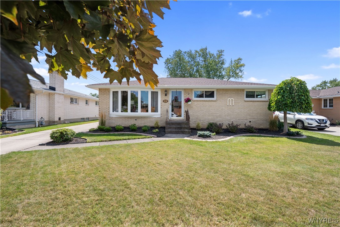 photo 0: 11 Mckenzie Court, Cheektowaga NY 14227