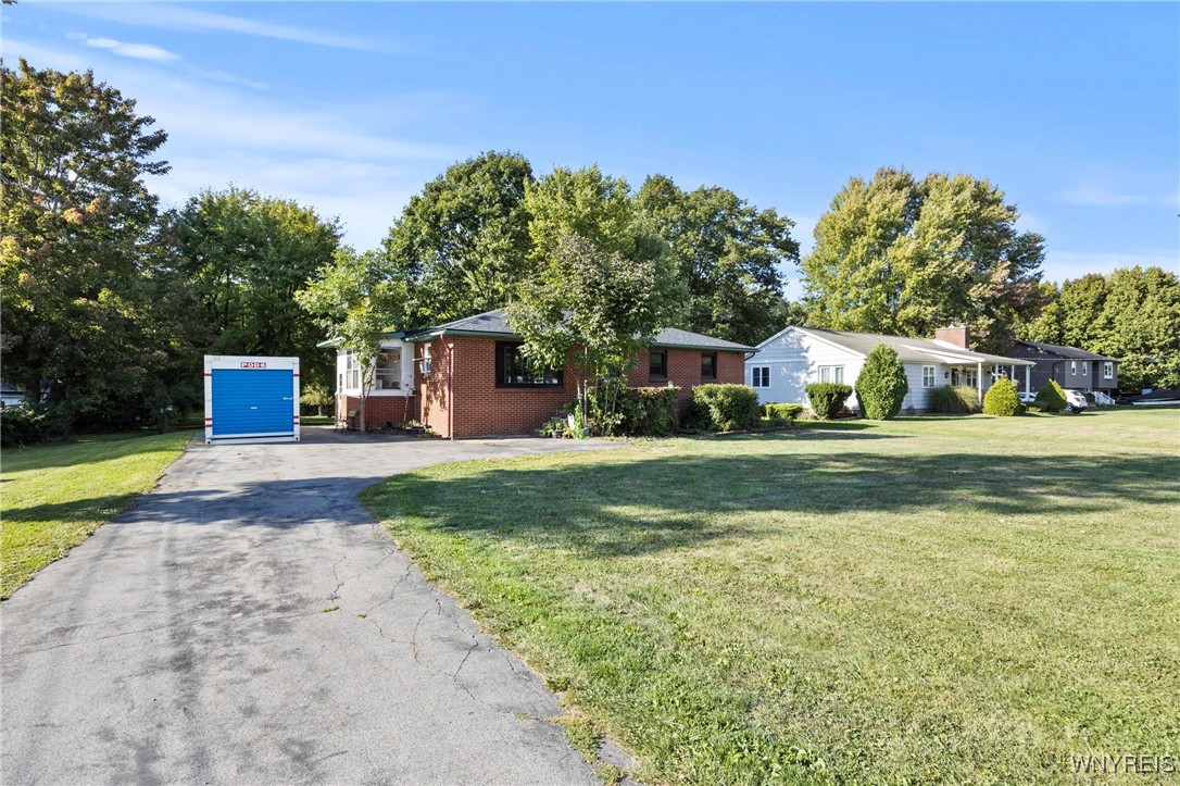 photo sbQNl86z4: 6368 Center Street, Hamburg NY 14085
