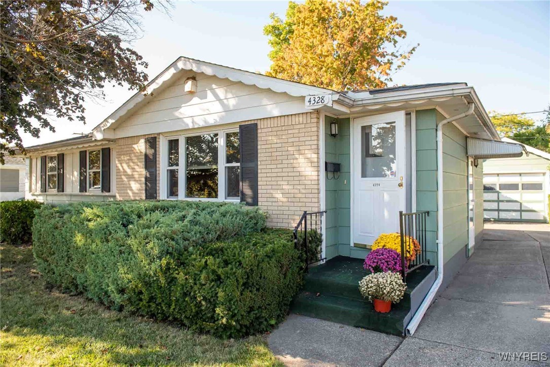 photo 1 : 4328 Oakwood Avenue, Hamburg NY 14219