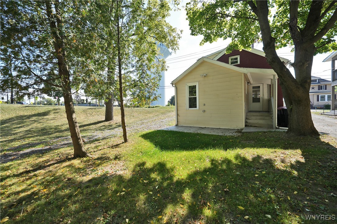 photo 2 : 17 Saint Marys Street, Lancaster NY 14086