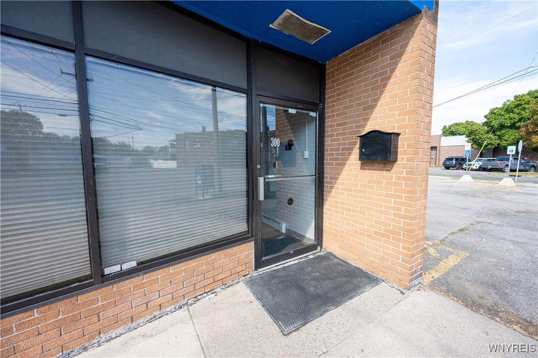 photo undefined: 300 Hyde Park Boulevard, Niagara Falls NY 14303