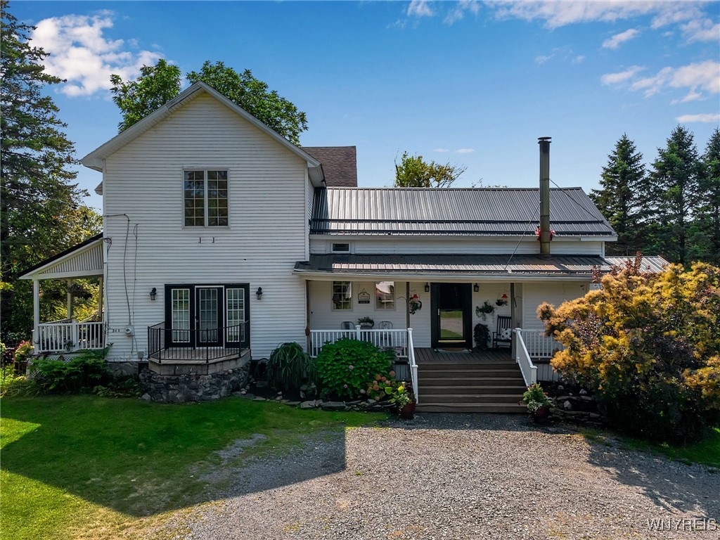 photo rfw0F57Ip4B: 568 Town Line Road, Lancaster NY 14086