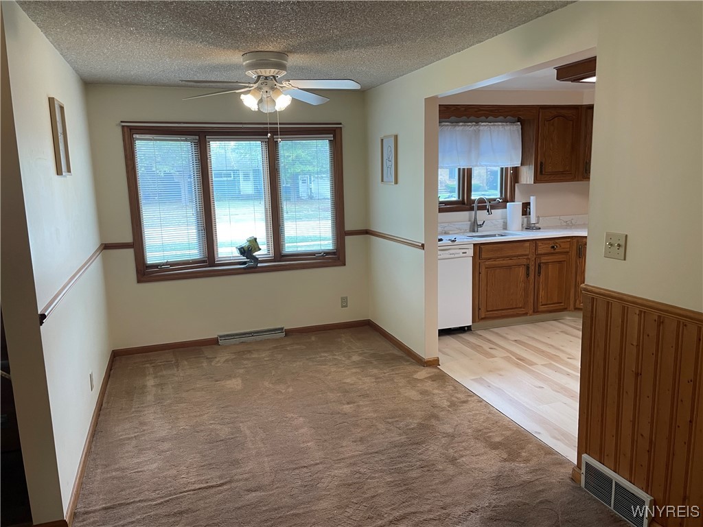 photo 2 : 41 Castle Ct, Amherst NY 14226