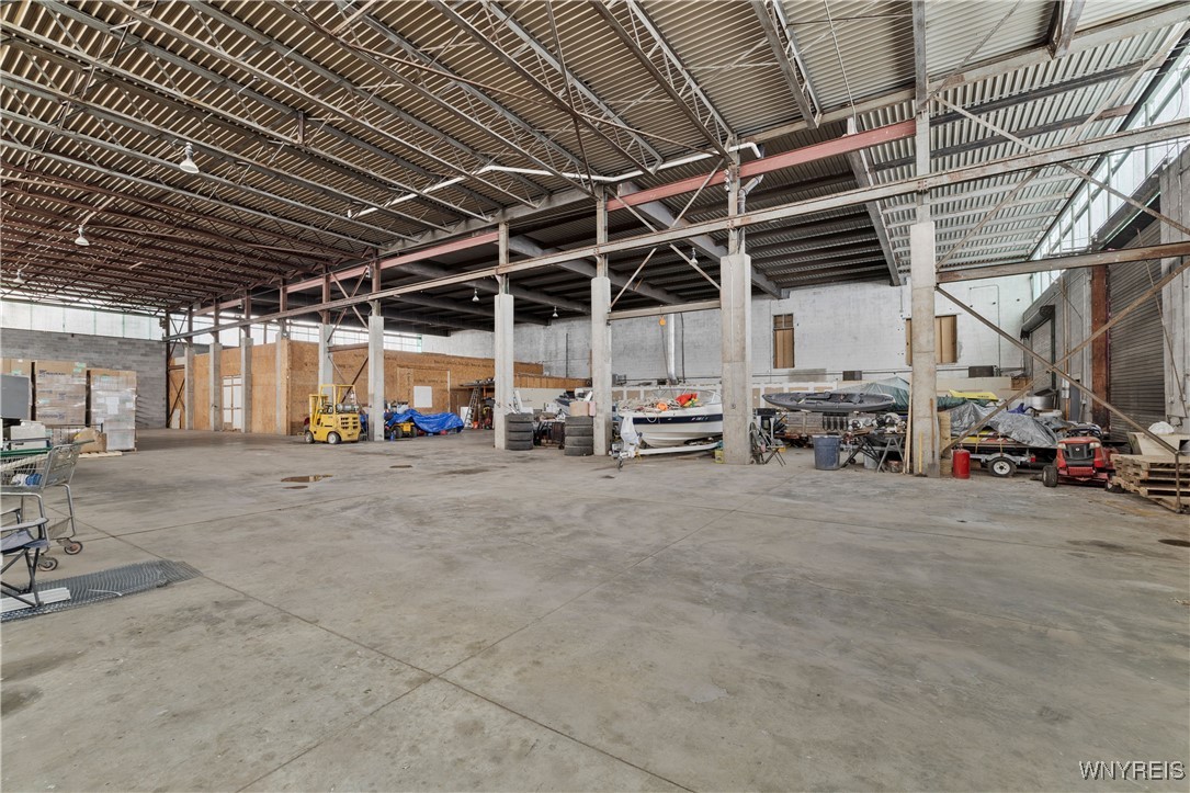 photo 2 : 2425 Hyde Park Boulevard, Niagara Falls NY 14305