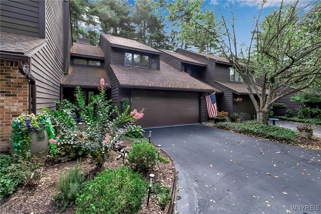 photo undefined: 137 Breezewood Common, Amherst NY 14051