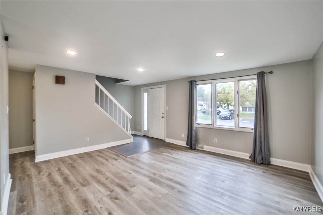 photo 3 : 351 Charlesgate Circle, Amherst NY 14051