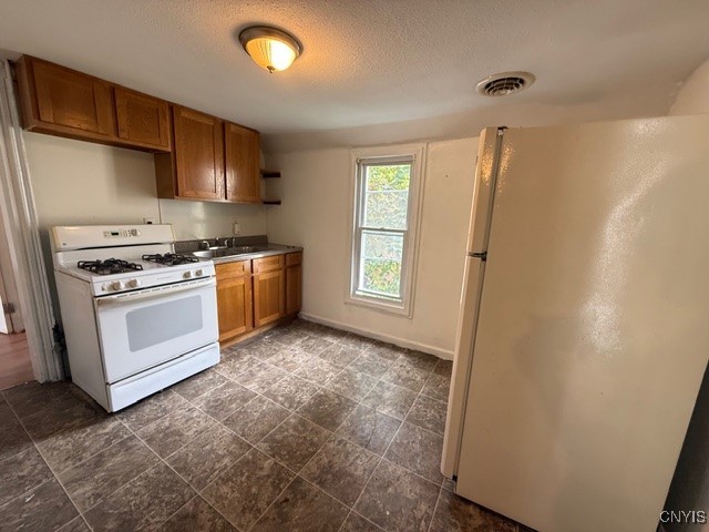 photo r6o5kZHFqvvS: 1208 City Street 4, Utica NY 13502