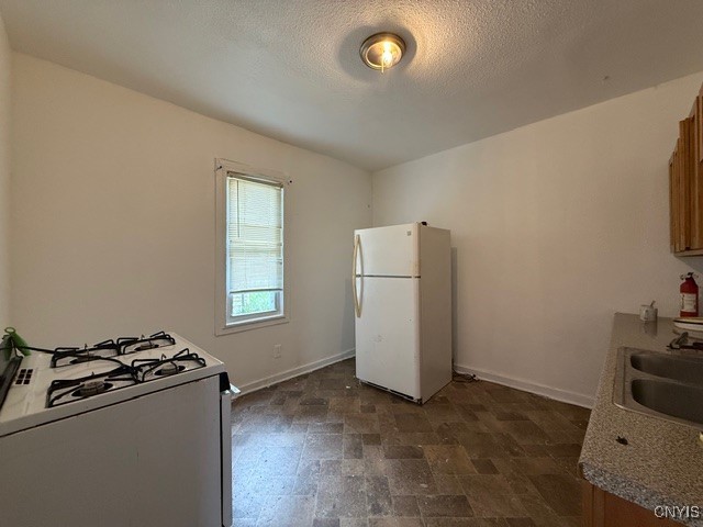 photo keSblZPN5W8rrE9RI: 1208 City Street 3, Utica NY 13502