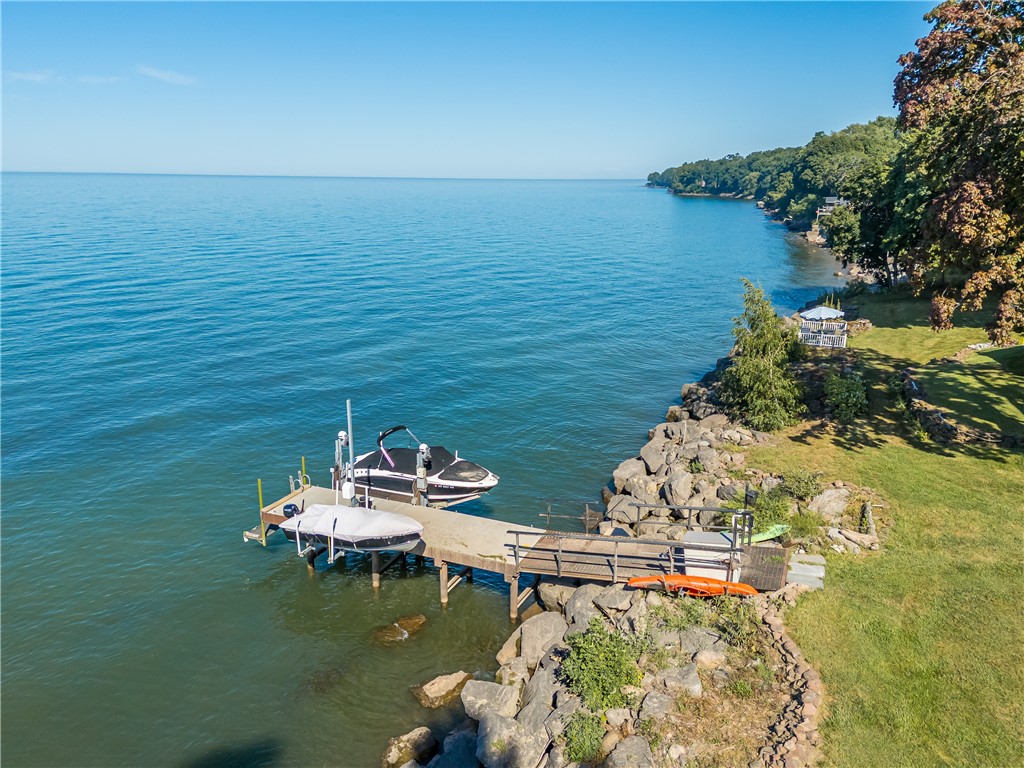 photo 1 : 3079 Lake Road, Williamson NY 14589