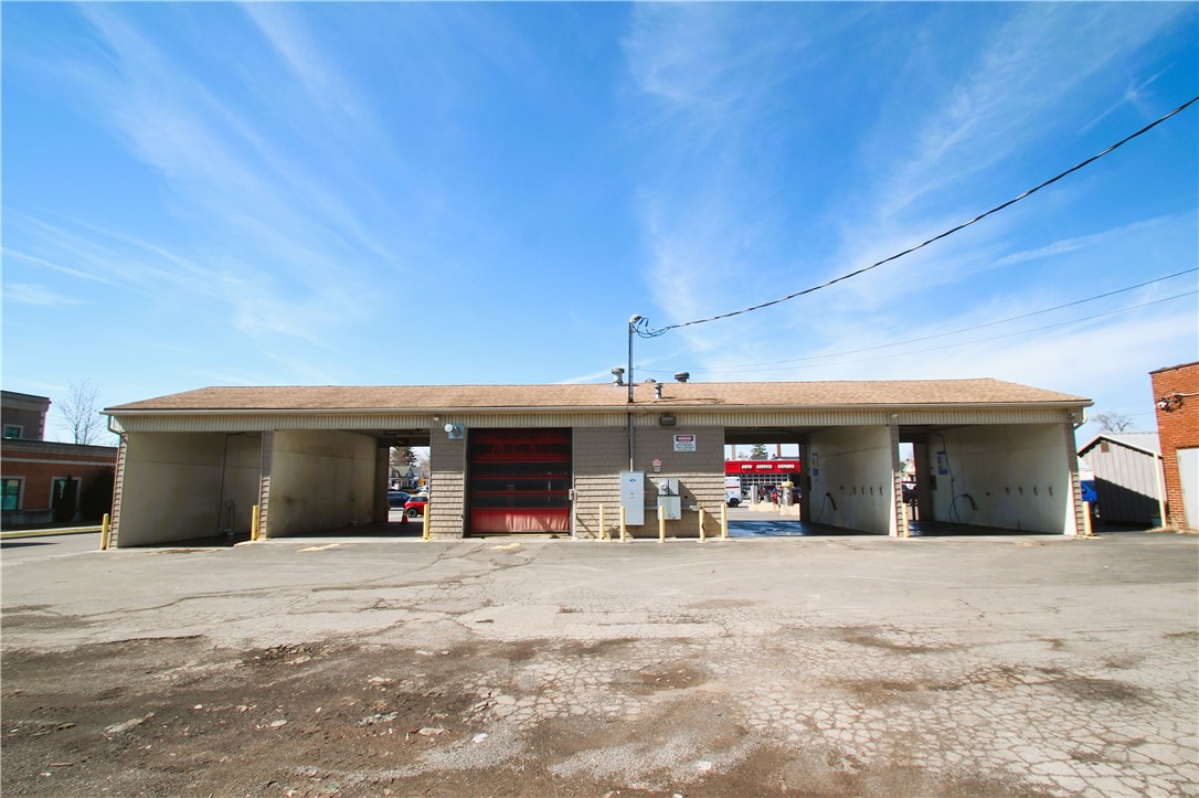 photo eEkBs: 2795 Bailey Avenue, Buffalo NY 14215