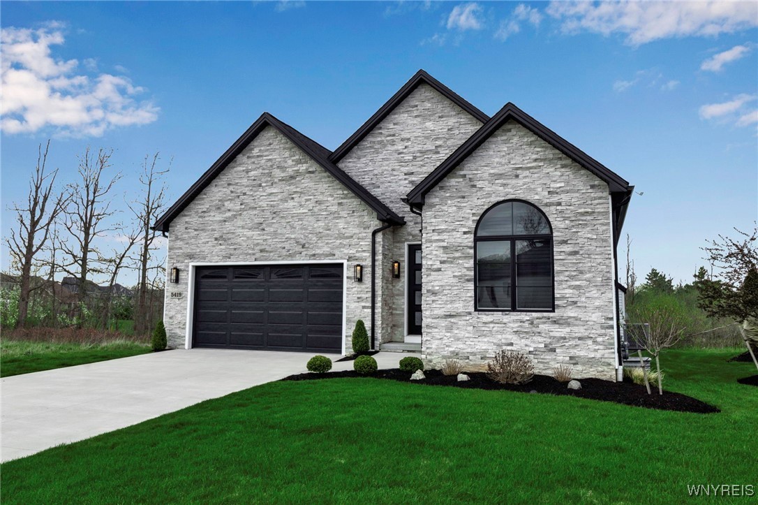 photo 1 : 5419 Alderbrook Lane, Clarence NY 14031
