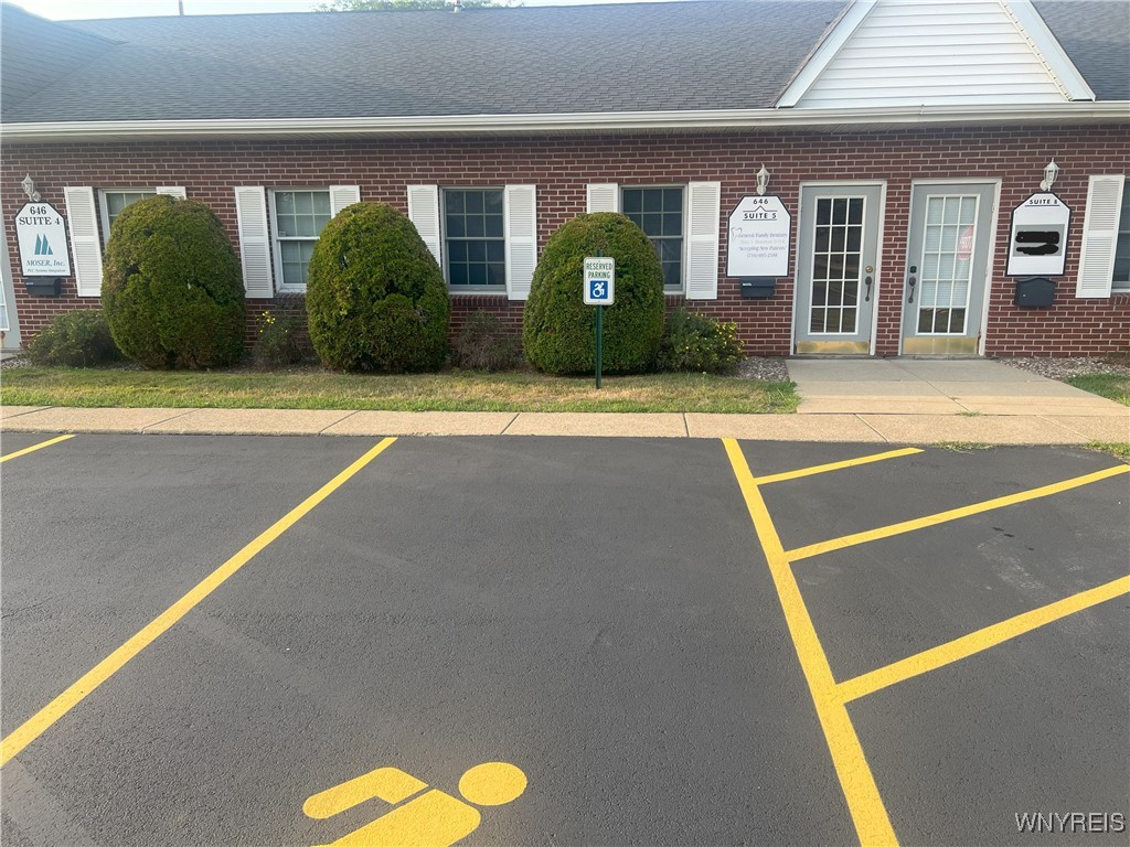 photo 6rcGB0: 646 North French #5 Road, Amherst NY 14228