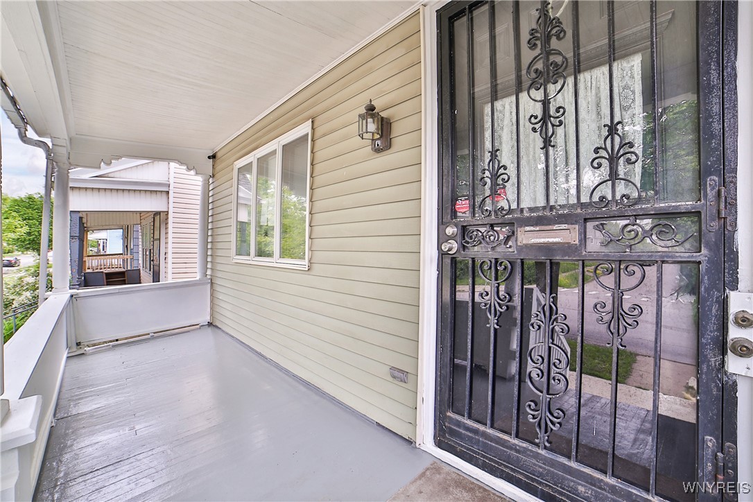 photo 2 : 421 East Utica Street S, Buffalo NY 14208