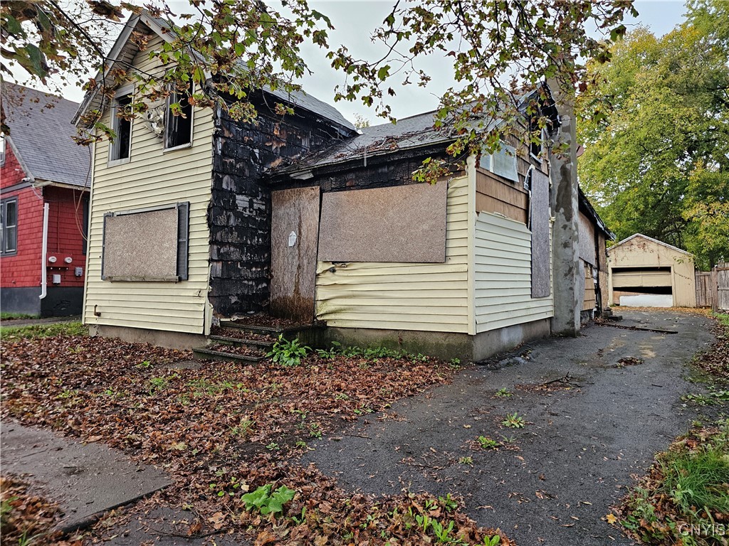 photo UqB7Xw: 1212 Oak Street, Utica NY 13502