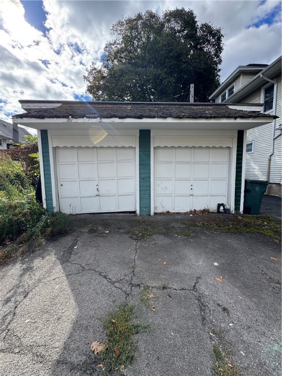photo 2 : 687 Genesee Street, Rochester NY 14611
