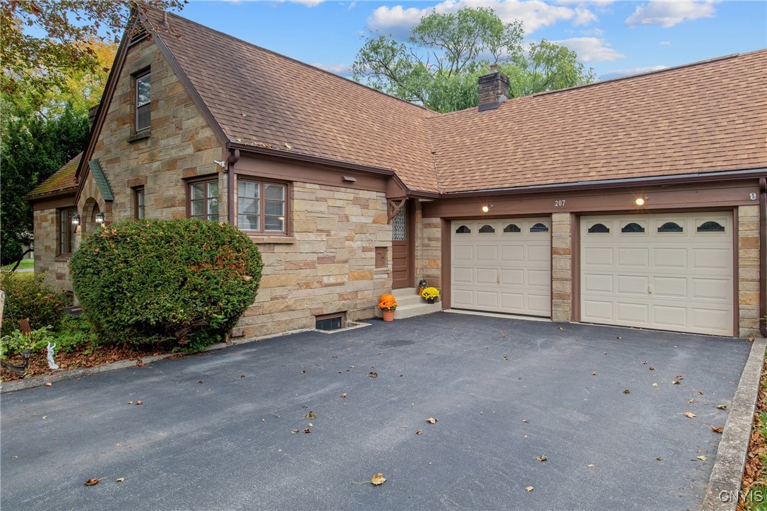 photo w1A0X4C: 207 Haddonfield Drive, DeWitt NY 13214