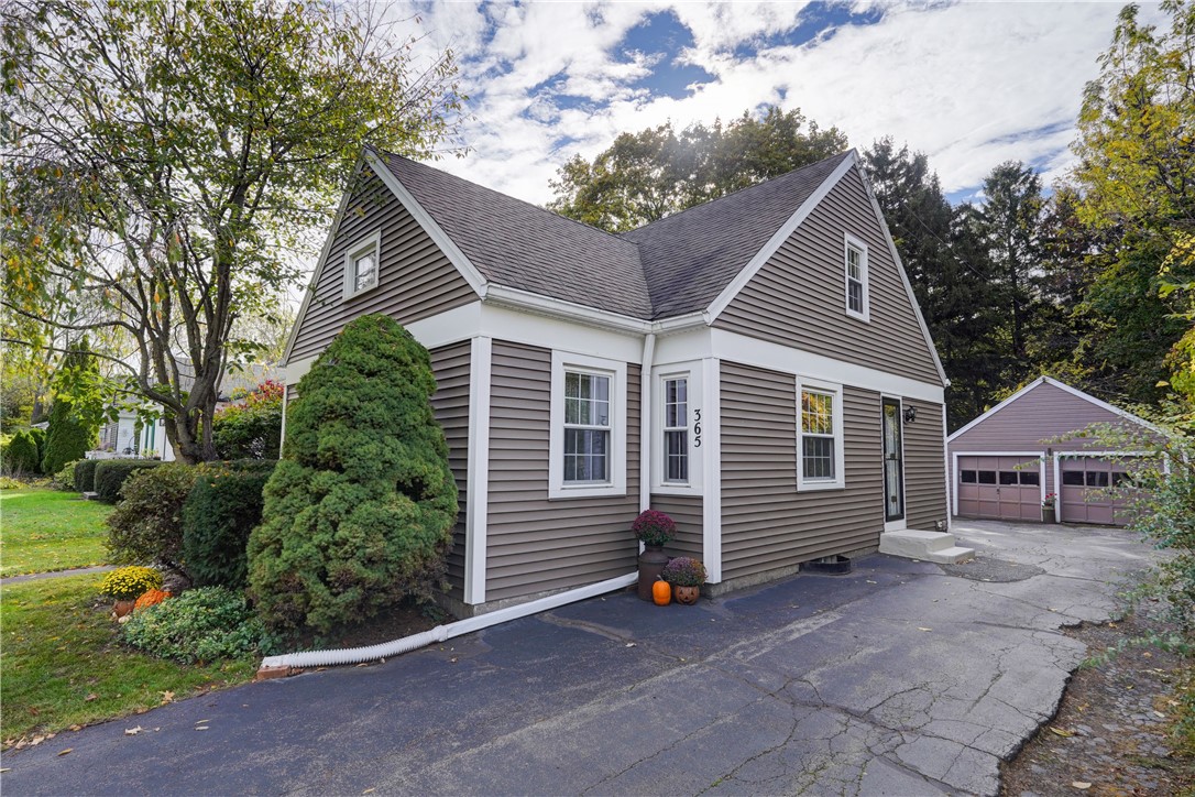 photo 1 : 365 Colebourne Road, Rochester NY 14609