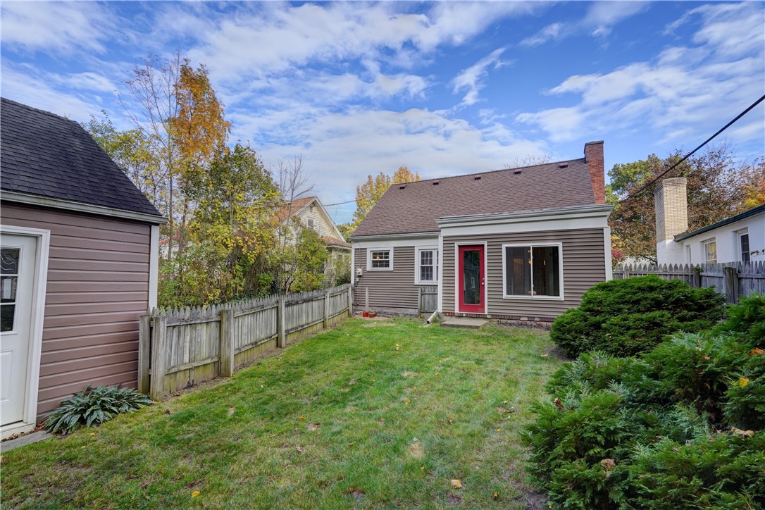 photo 3 : 365 Colebourne Road, Rochester NY 14609