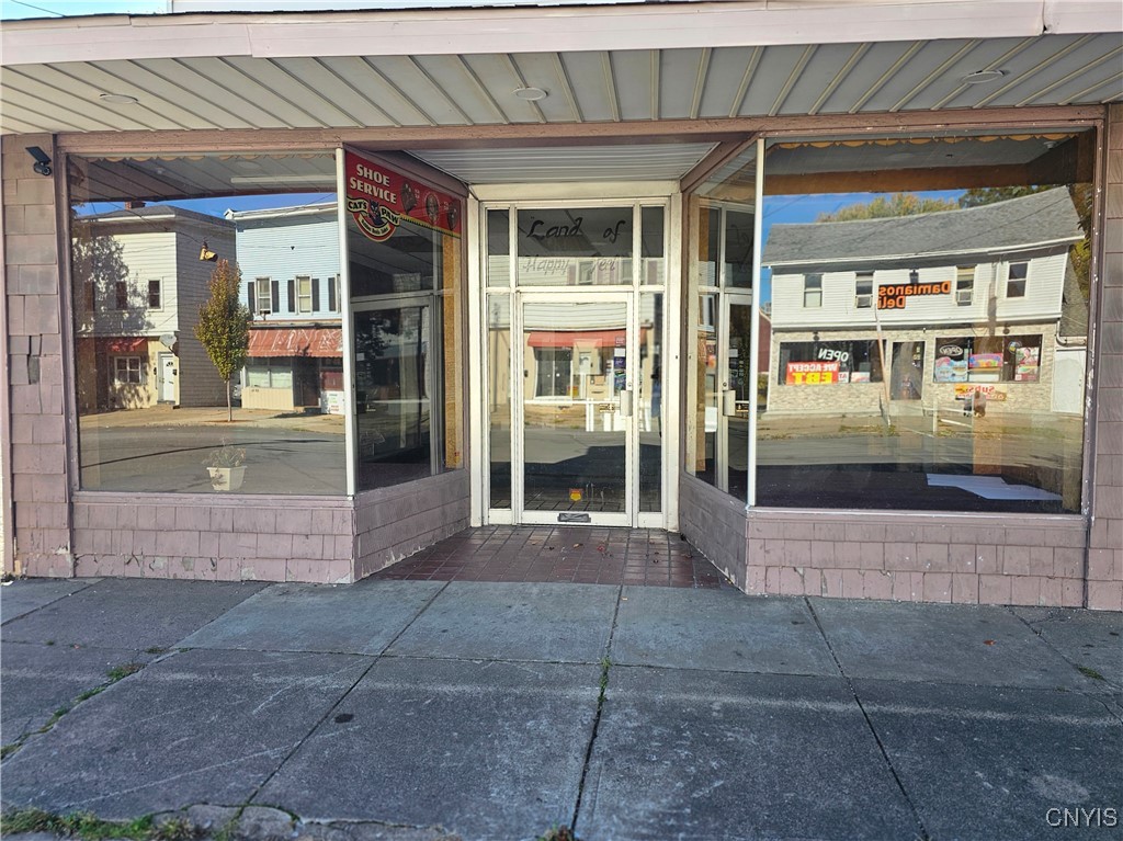 photo 03f3AoUQq6tv17wfOIuuJxmPNwUt4RD7whJW0: 1039 Columbia Street, Utica NY 13502