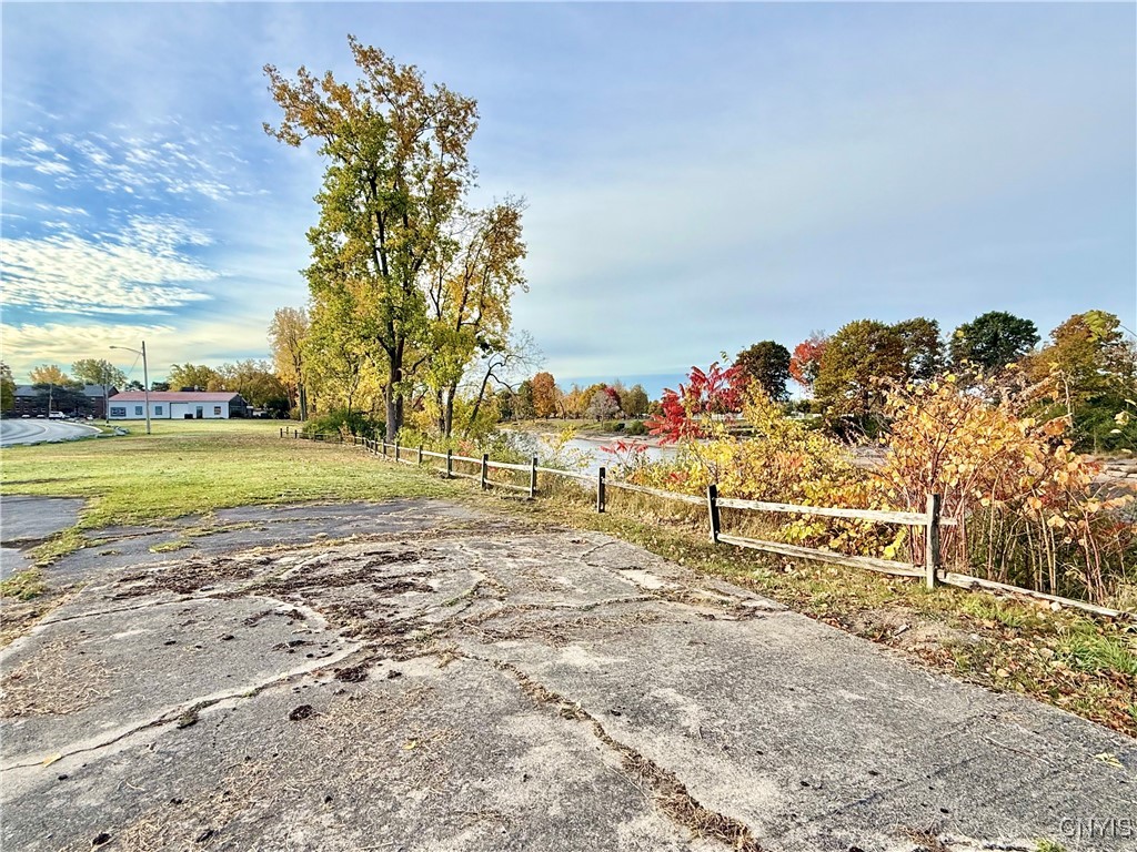 photo 3 : 1003 West Main Street, Watertown City NY 13601