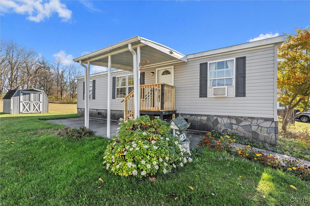 photo 2 : 423 Mountain Ash Dr, Hopewell NY 14424