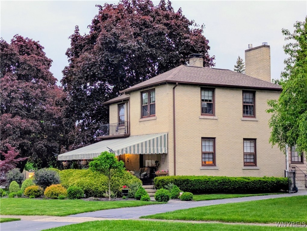 photo EVlecmx5yTV9bNWiQ: 2 Woodley Road, Buffalo NY 14215