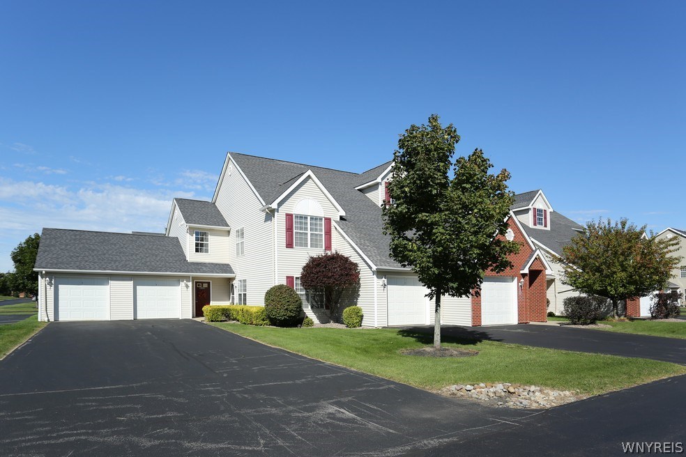 photo 3Bv95iG8RbXTASzrYuMJtZfaYDkpQrkZTkCs0KQ: 4100 Stonegate #2 Lane Townhome, Amherst NY 14221
